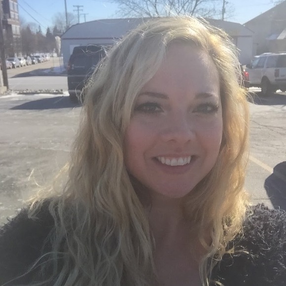 Meet your Posher, Julia - Picture 1 of 1